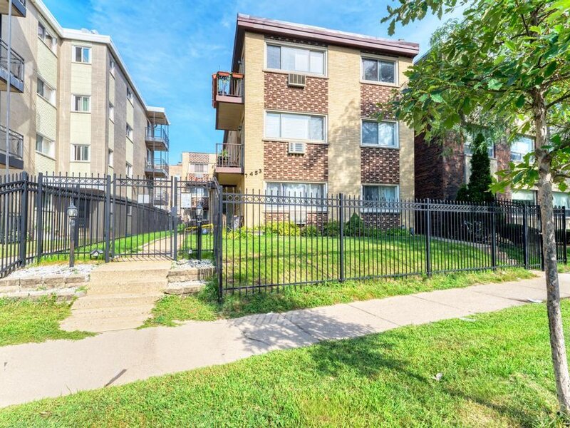 7453 N Sheridan Road Chicago IL 60626