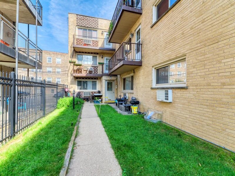 7453 N Sheridan Road Chicago IL 60626
