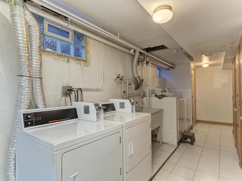 7453 N Sheridan Road Chicago IL 60626