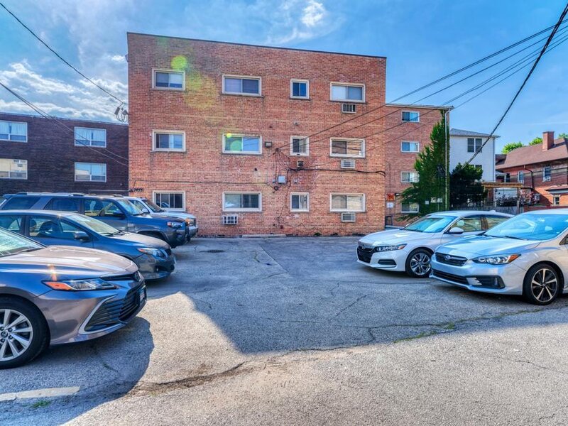 7453 N Sheridan Road Chicago IL 60626