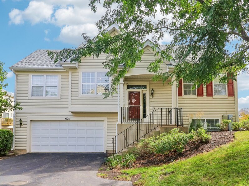 1608 Windward Drive Pingree Grove IL 60140