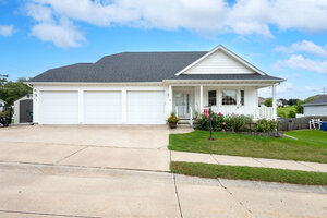 Photo of 4 Hidden Valley Circle Davenport IA 52804