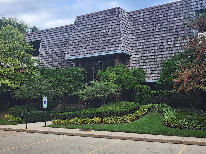 100 Red Top Drive Libertyville IL 60048
