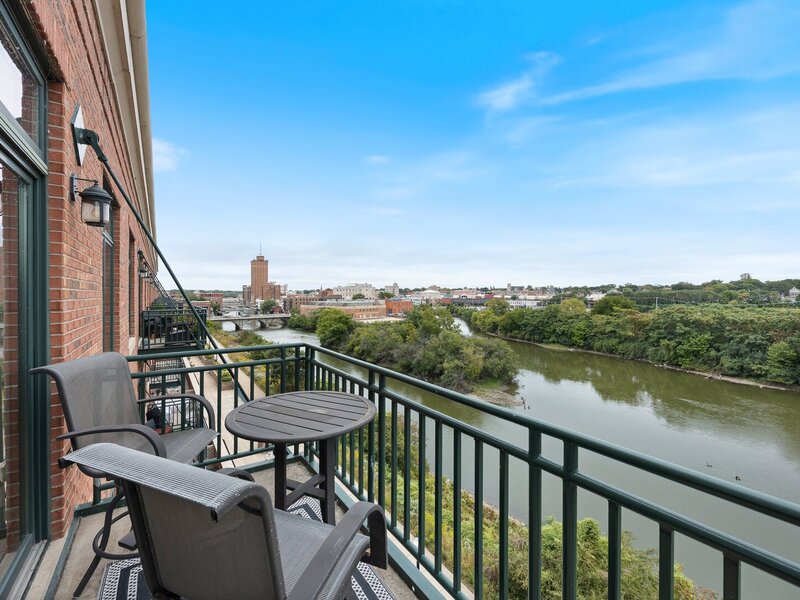 160 S River Street Aurora IL 60506