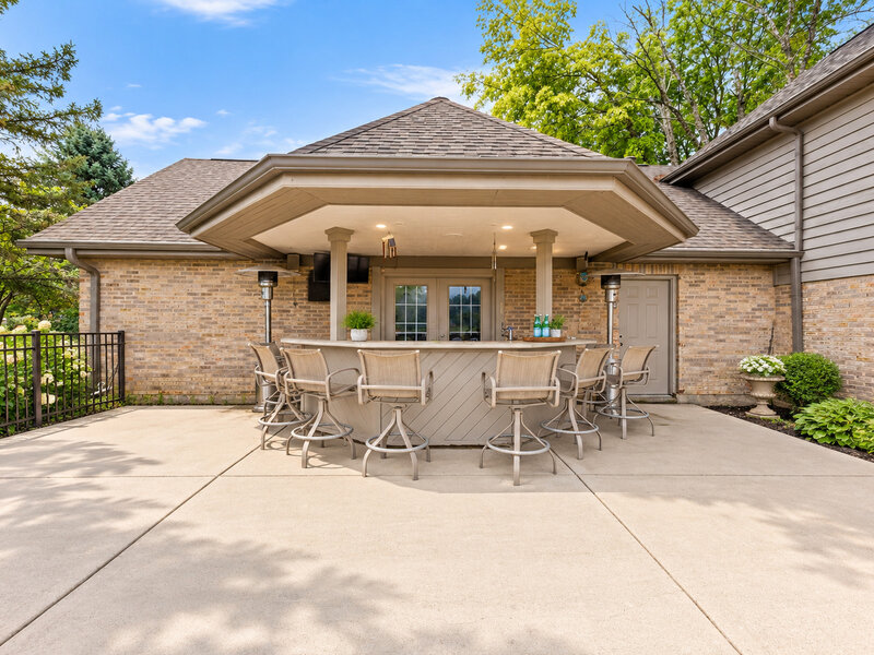 40 Bridle Creek Drive St. Charles IL 60175