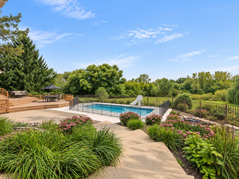 40 Bridle Creek Drive St. Charles IL 60175