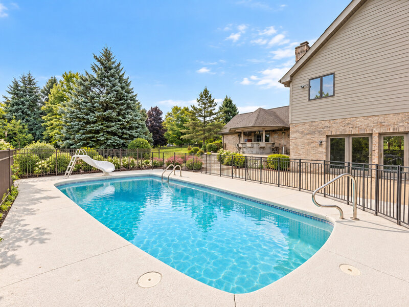 40 Bridle Creek Drive St. Charles IL 60175