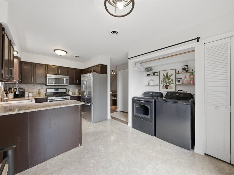 8321 Highpoint Circle Darien IL 60561