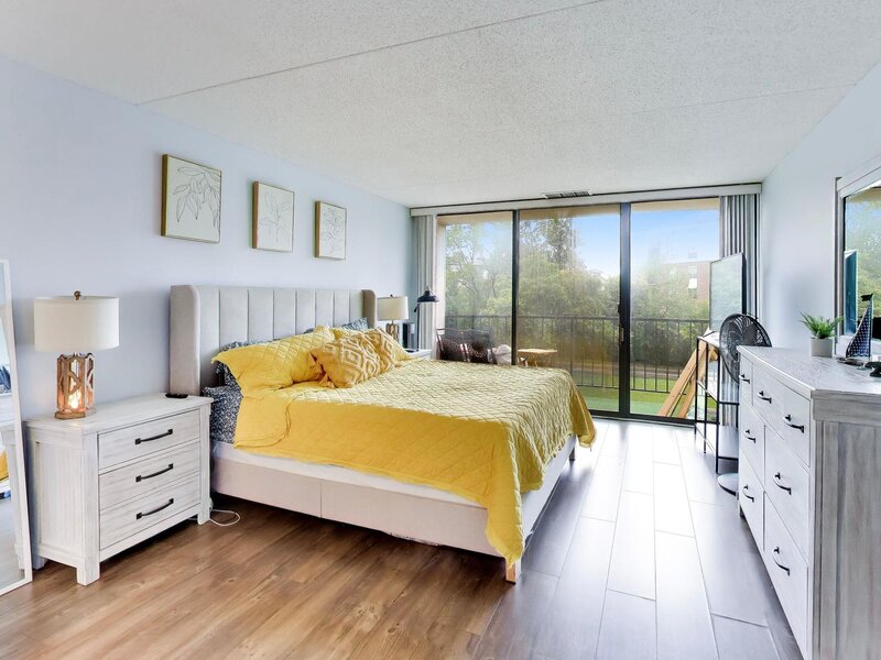 2015 S Finley Road Lombard IL 60148