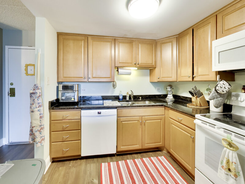 2015 S Finley Road Lombard IL 60148