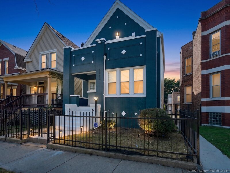 7240 S Lafayette Avenue Chicago IL 60621