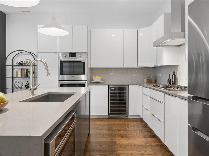 2837 N Halsted Street Chicago IL 60657