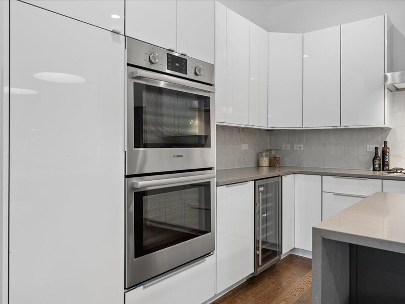 2837 N Halsted Street Chicago IL 60657