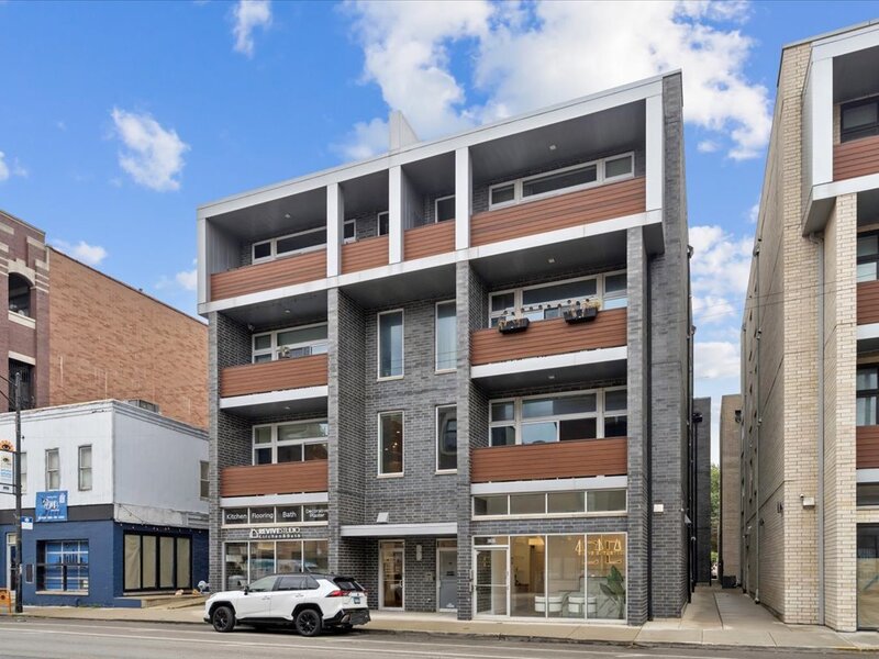 2837 N Halsted Street Chicago IL 60657