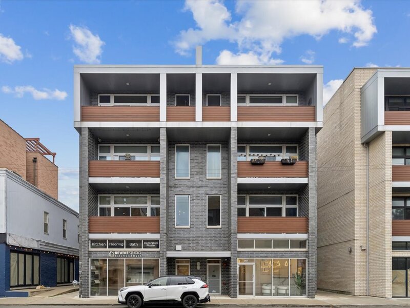 2837 N Halsted Street Chicago IL 60657