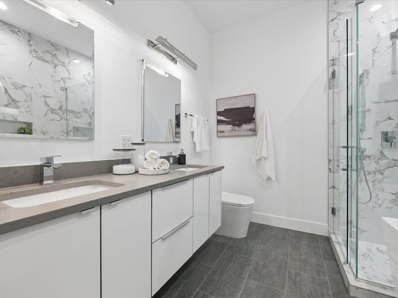 2837 N Halsted Street Chicago IL 60657