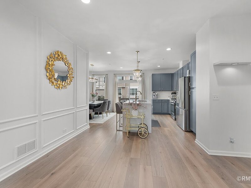 230 Timberleaf Circle Roselle IL 60172