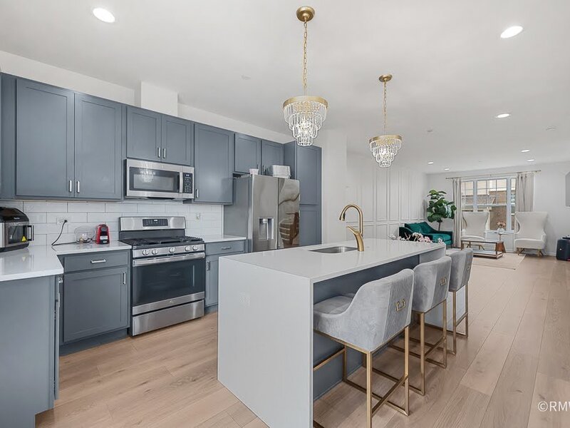 230 Timberleaf Circle Roselle IL 60172