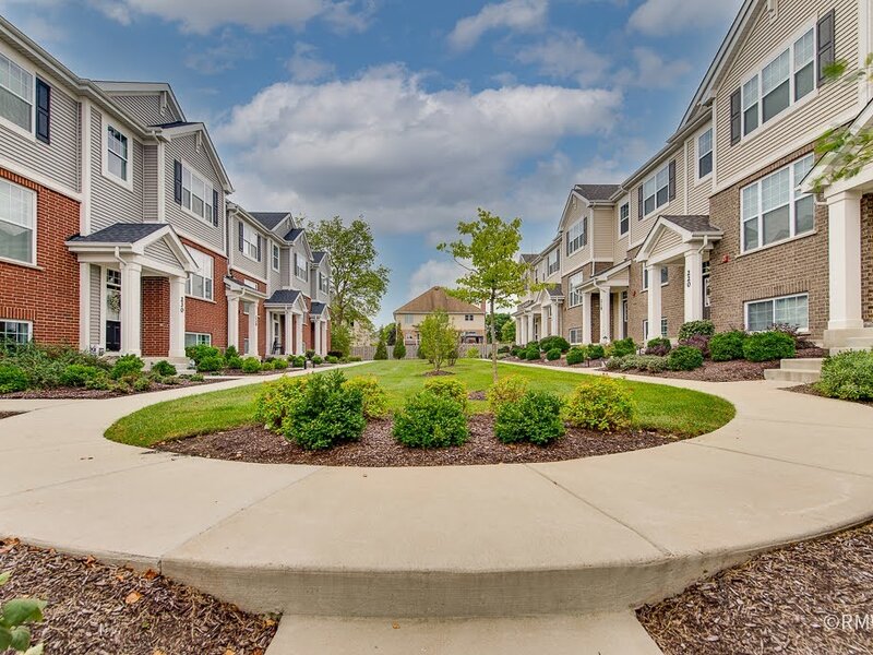 230 Timberleaf Circle Roselle IL 60172