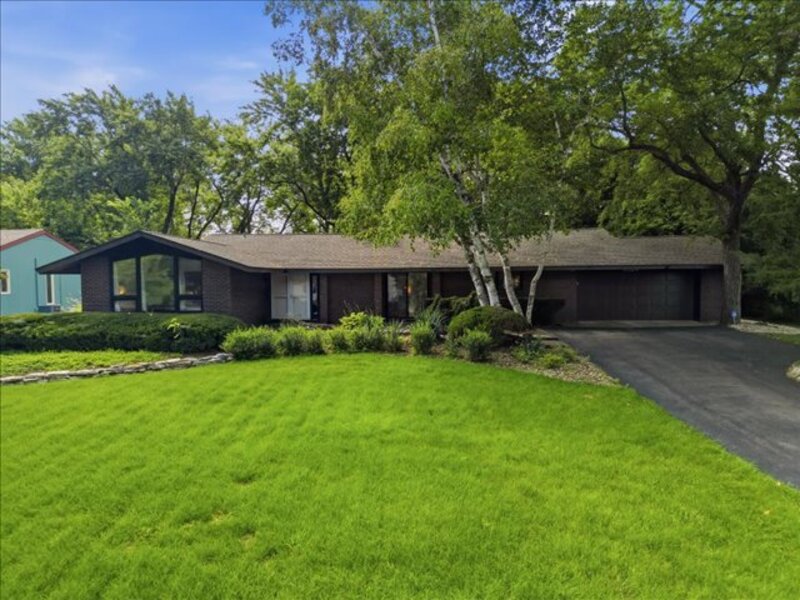 1024 Eustace Dixon IL 61021