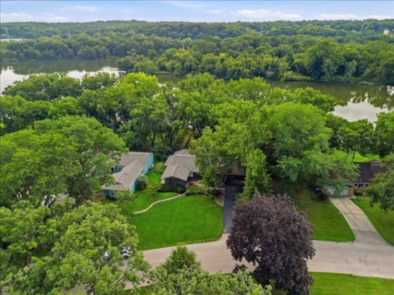 1024 Eustace Dixon IL 61021