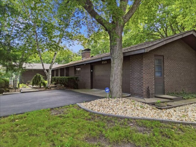 1024 Eustace Dixon IL 61021