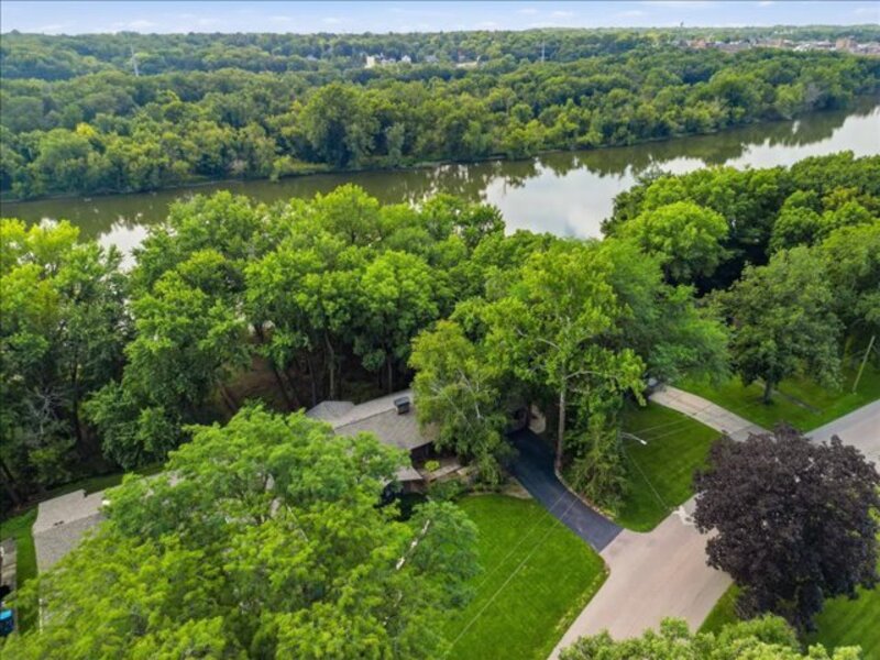 1024 Eustace Dixon IL 61021