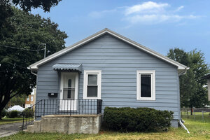 Photo of 402 S 13th Avenue St. Charles IL 60174