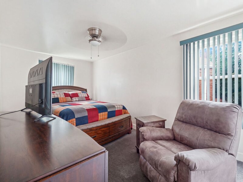 7559 S Hoyne Avenue Chicago IL 60620
