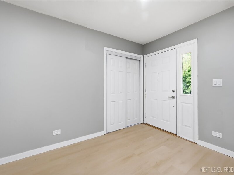557 Willard Avenue Elgin IL 60120