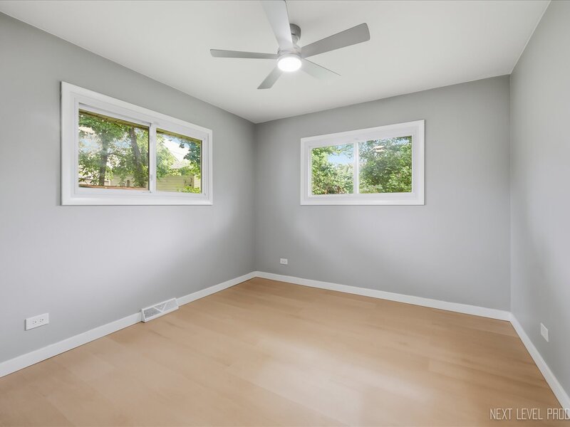 557 Willard Avenue Elgin IL 60120