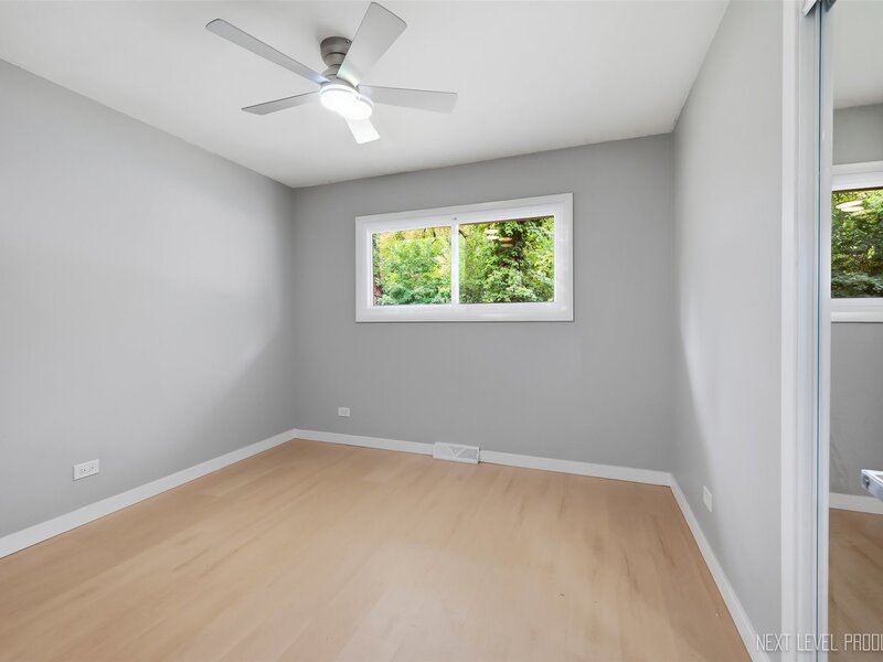 557 Willard Avenue Elgin IL 60120