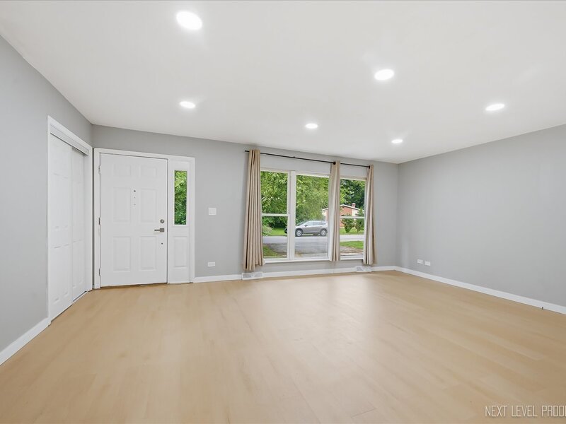 557 Willard Avenue Elgin IL 60120