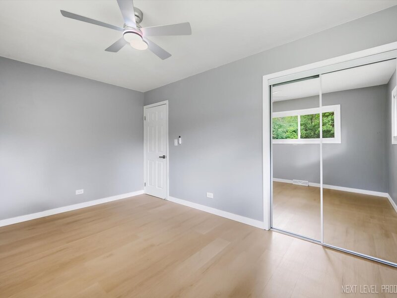 557 Willard Avenue Elgin IL 60120