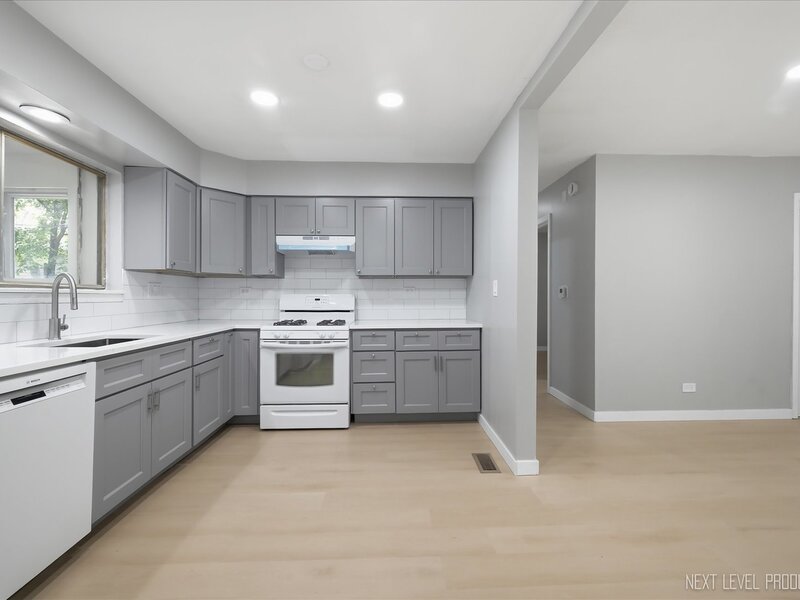 557 Willard Avenue Elgin IL 60120