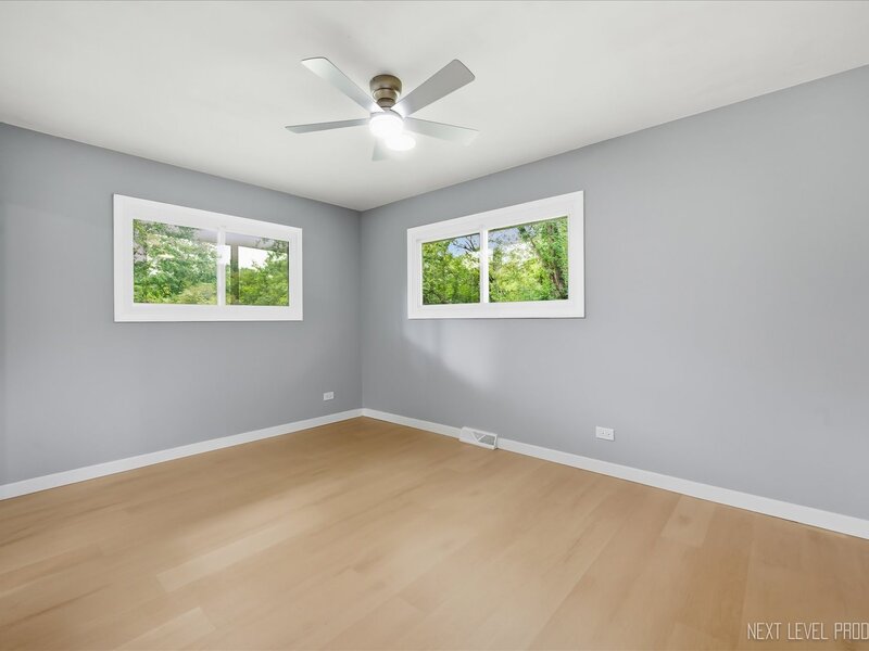 557 Willard Avenue Elgin IL 60120