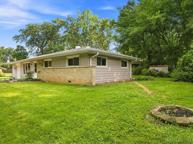 557 Willard Avenue Elgin IL 60120