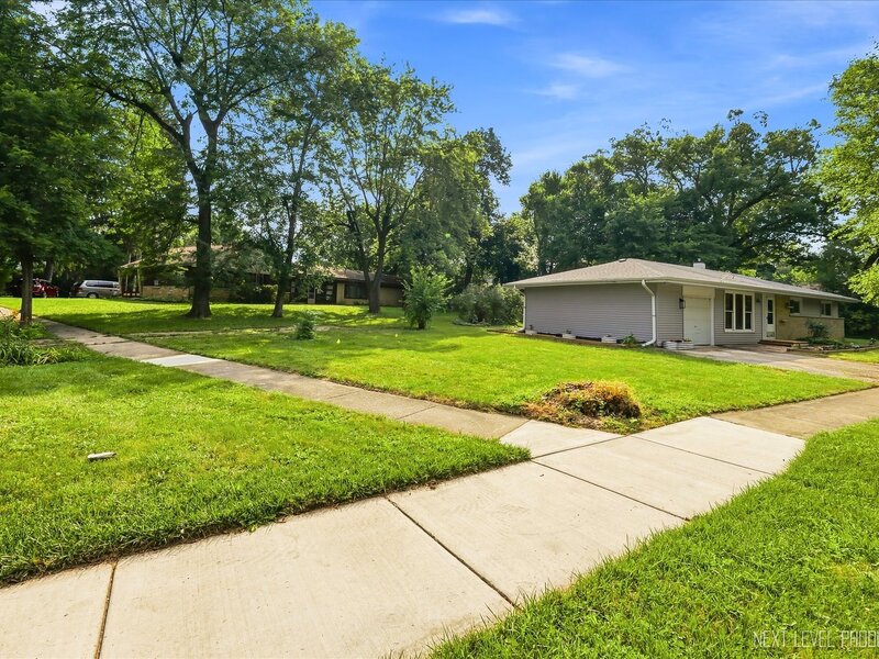 557 Willard Avenue Elgin IL 60120
