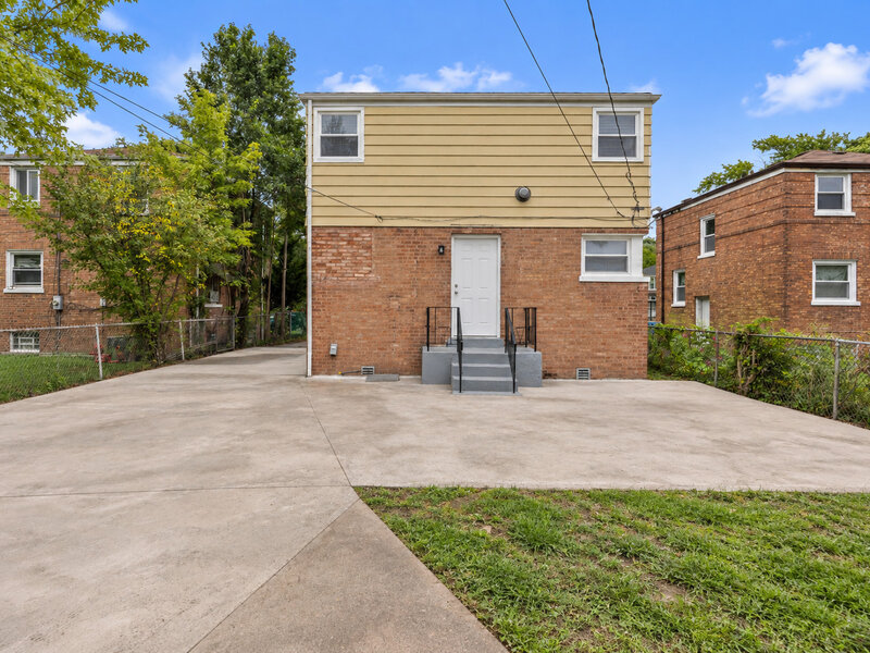 9138 S Perry Avenue Chicago IL 60620