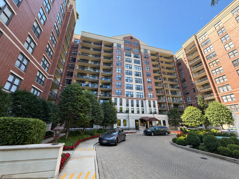 55 W Delaware Place Chicago IL 60610