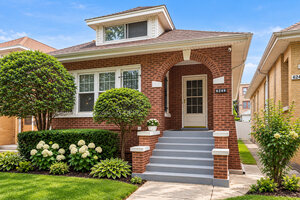 Photo of 6249 N Fairfield Avenue Chicago IL 60659