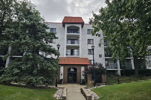 Photo of 350 Plum Creek Drive Wheeling IL 60090 Unit 305