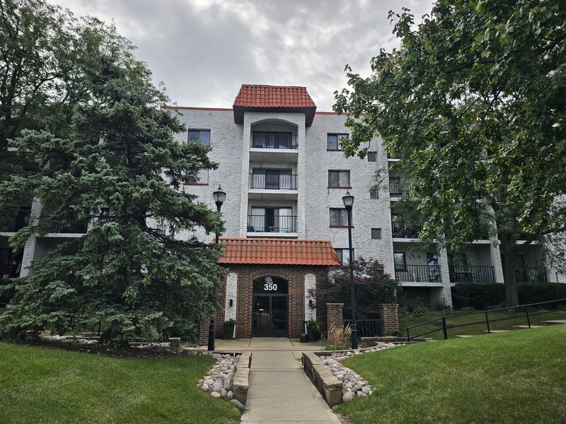 350 Plum Creek Drive Wheeling IL 60090