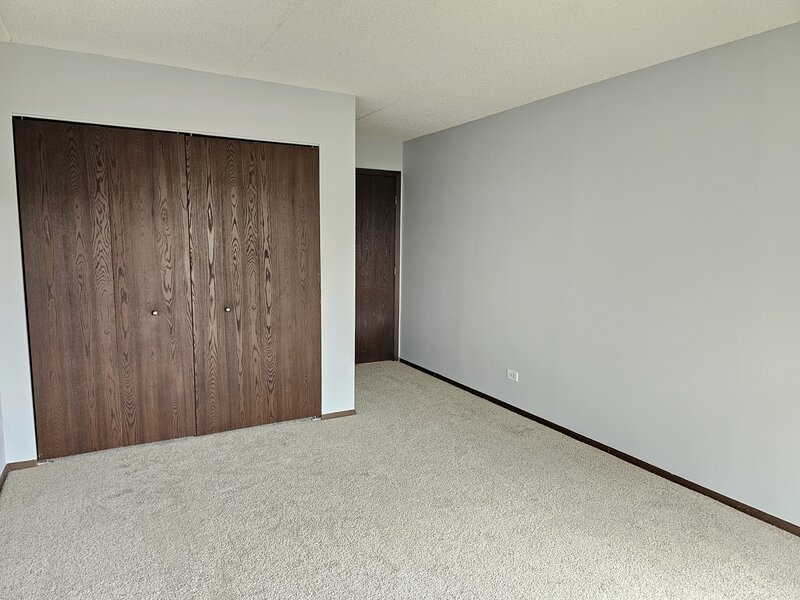 350 Plum Creek Drive Wheeling IL 60090