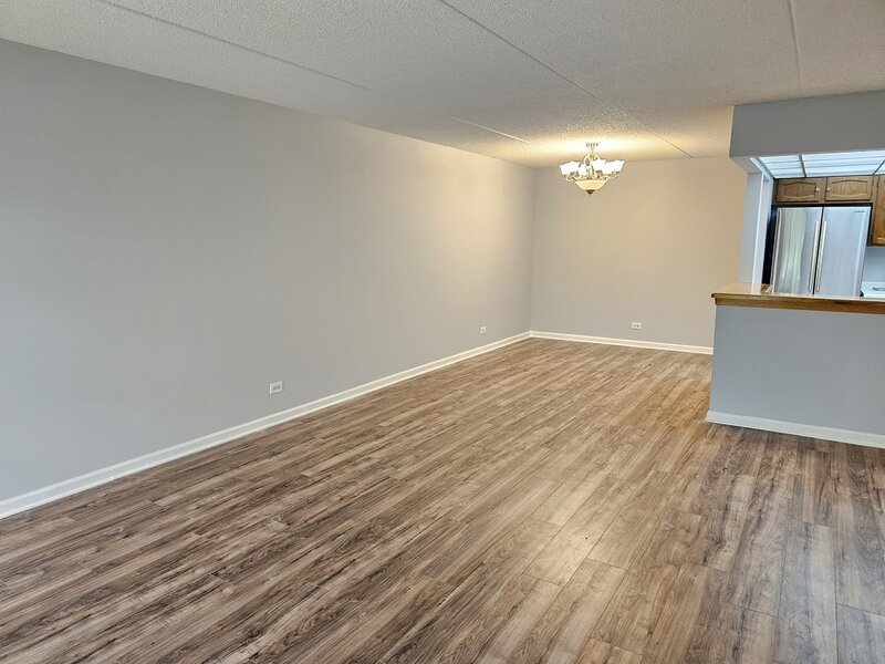 350 Plum Creek Drive Wheeling IL 60090