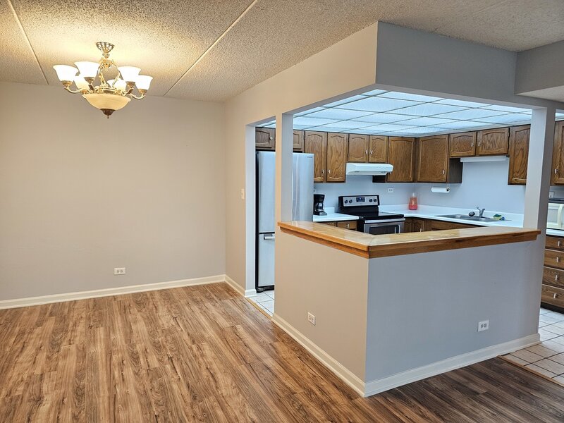 350 Plum Creek Drive Wheeling IL 60090