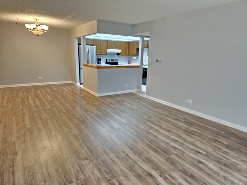 350 Plum Creek Drive Wheeling IL 60090