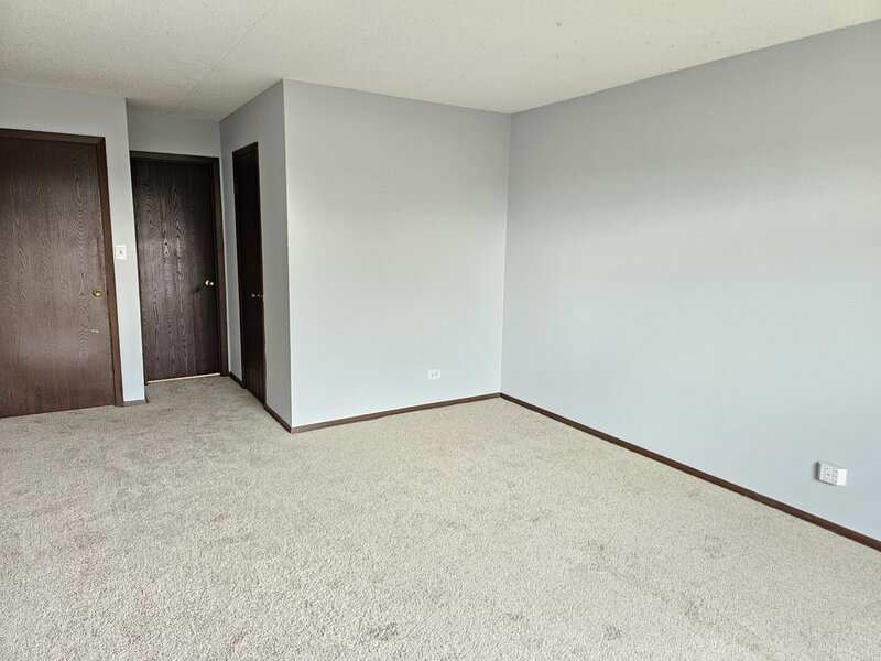 350 Plum Creek Drive Wheeling IL 60090