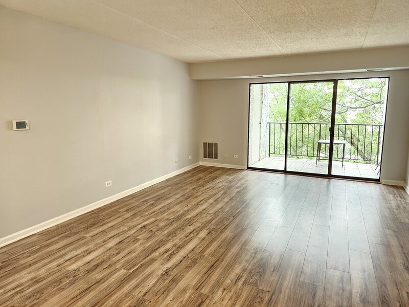 350 Plum Creek Drive Wheeling IL 60090