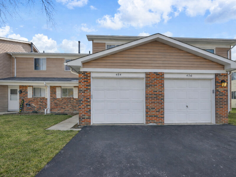 454 Esselen Court Carol Stream IL 60188